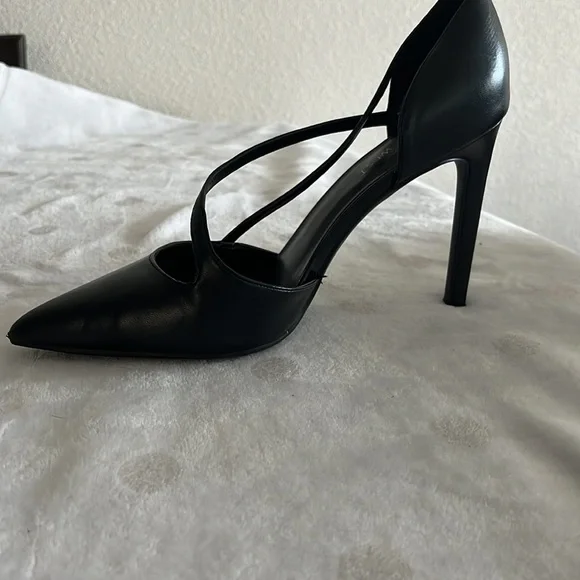 Nine West black heels - Picture 2 of 3